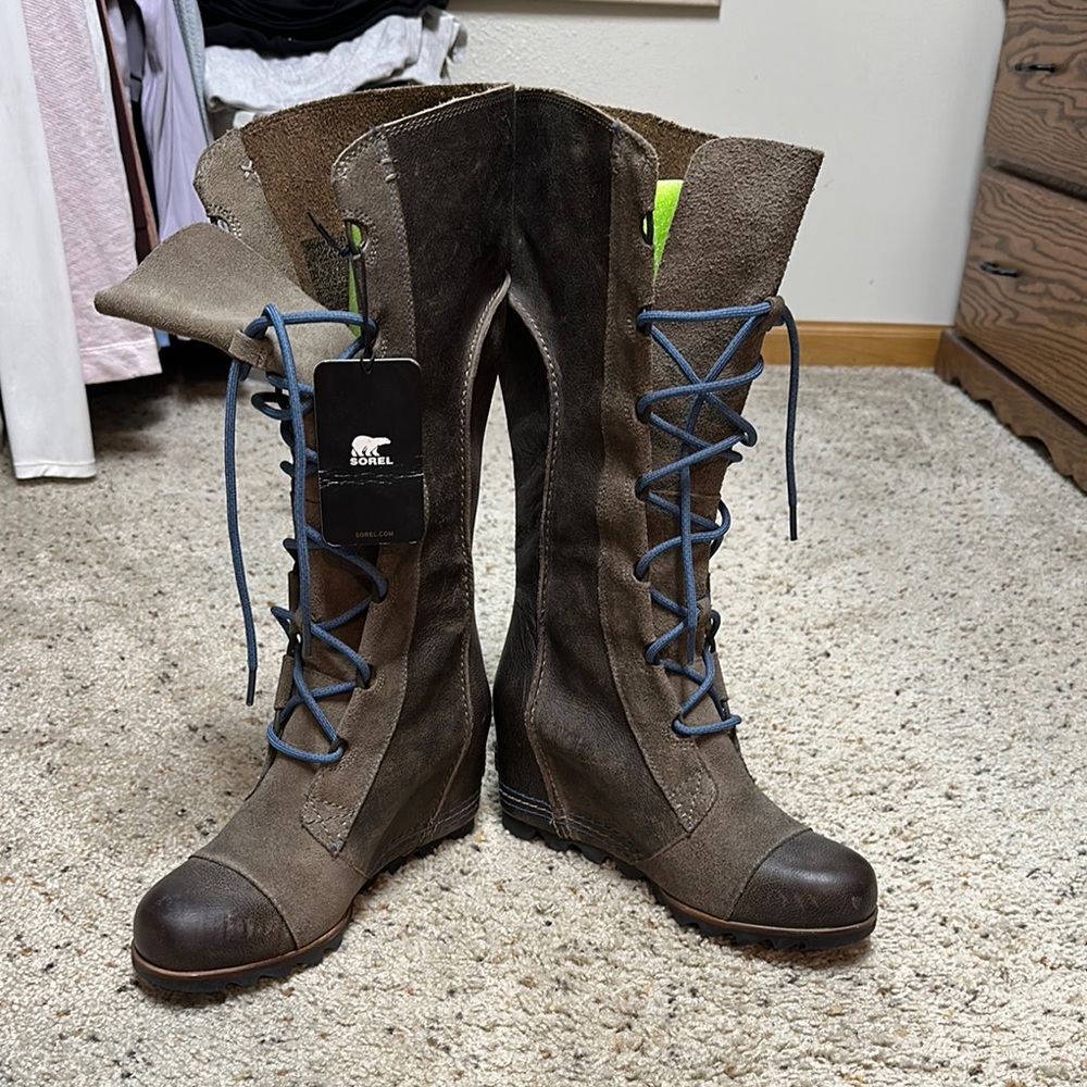 Sorel Brown Lace Up Boots Rugged Leather Design